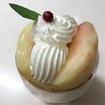 リストワールヤマモト - ヴェリーヌに入った桃のショートケーキ