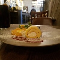 TOKYO Whisky Library - 日向夏のロールケーキ