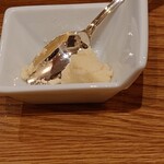 ガリエニ - お肉にお好みで西洋ワサビを。