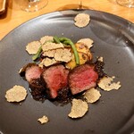 ガリエニ - A5ランクの仙台牛のランプ肉　
      上に乗ってるのはサマートリュフ