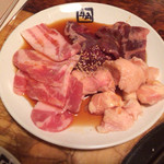 牛角 - ハラミ（タレ）、四元豚カルビ塩、ぼんちり（タレ）