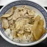 Yoshinoya - 2023/08/27
                        豚丼 並 415円
                        生野菜サラダ 和風ドレッシング 151円
                        ✳︎Tカード 100pバック
                        ✳︎牛ポ 1ポイント