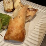 Kimboshi - 季節の一品 3点盛り カマンベールの燻製、蟹クリームの春巻き、鶏胸肉の香草焼き（コース内）評価＝◎：蟹クリームの春巻き