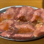 小平肉流通センター - 牛タン塩　989円。