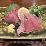 Hakushuu - かつを１０００円。良き鮮度が伝わる味わいで、とーっても美味しいお刺身でした（╹◡╹）（╹◡╹）