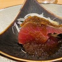 天冨良 麻布よこ田 新宿別邸 - カツオ刺身