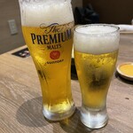 Sumibiyakinikuachasouhonten - 生ビールのグラスとハーフ