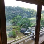 京亭 - ２階から庭と荒川を望む