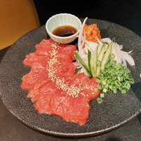 老舗精肉店直送 千種焼肉 飛騨牛の奴隷 千種店 - 確かハツ刺し。新鮮ー