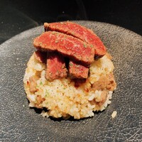 老舗精肉店直送 千種焼肉 飛騨牛の奴隷 千種店 - ステーキガーリックライスうまし