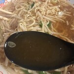 見沼天然温泉 小春日和 御食事処 倉 - スープ。完飲しちゃいそうな、ラーメンらしい旨味が詰まったスープ♪