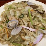 Ganso Pikaichi - 魚介、野菜の旨みがスープと麺によく染みています♪