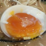 博多一双 - 味玉の中はとろとろ