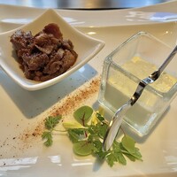 博多みやちく - 甘辛く煮込んだ牛肉と、冬瓜のパンナコッタ