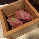 神戸牛らーめん　八坐和 - 神戸牛ステーキ寿司（2貫）