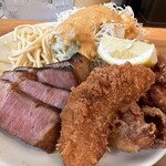 キッチン 高山 - 本日のランチ。鶏の唐揚げ 豚肉みそ焼き カボチャのフライ