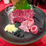 シ酉角刀牛 - 