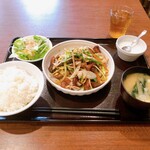 龍祥軒 - レバーと野菜炒め定食