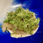 セルサルサーレ - イサキと柚子胡椒 グレープフルーツのジュレ マリーゴールドの葉