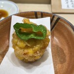 すし善 - “コーンかき揚げ”。地元ならでは。柔らかく、天然の甘さ！こう言う一皿もここだけの味わいだと思います。