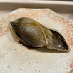 すし善 - “穴子”。東京産。あら、表皮が表（？）なんですね。しかし味わいはふっくらソフティ。見た目チョイ違和感、味わい完璧。