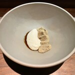 セルサルサーレ - 季節のデザート：コーヒーを使ったわらび餅 ホワイトチョコレートと豆腐のムース黒蜜とバルサミコのソース