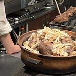 中津をにく - 【 テールキノコ鍋 】