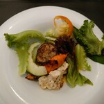 ベルエキップ - 野菜のグリルされてる香ばしさ
      シャキシャキ食感の残されてる面白さ
      甘味がより引き立つ味わいで
      酸味があることにより
      これもサラダなのに間違いなく美味しい❕