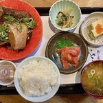 魚ト肴いとおかし - 「あら炊き定食」@1500＋「炙り明太子」@300＋納豆」@100＝1900円