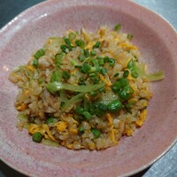 鶏肉と鹹魚（ハムユイ）のチャーハン