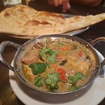 Asian Dining LUMBINI - グリーンカレーとナン