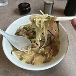Isshinken - 麺は中太麺
