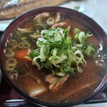 四日市ヒモノ食堂 - たまたま味噌汁サーバー不良でサービスの豚汁