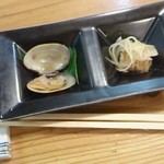 食らんど もっちゃん - 前回 つきだし あさり醤油漬け はも南蛮漬け