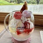 4D studio meili cafe - クロッフルのベリーパフェ（練乳ムースとベリーソース）