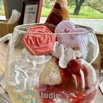 4D studio meili cafe - クロッフルのベリーパフェ（練乳ムースとベリーソース）