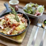 4D studio meili cafe - 今月のスキレットドリア（夏野菜とベーコンのトマト味）サラダ・スープ付き