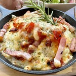 4D studio meili cafe - 今月のスキレットドリア（夏野菜とベーコンのトマト味）サラダ・スープ付き