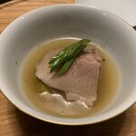 日本料理 新茶家 - 岩手牛のみすじ、フィレンツェの貴婦人、平インゲン、トマト出汁の薄くず仕立て