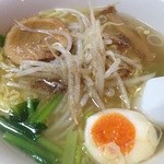 亜細亜 - 塩ラーメン 手打ちの平打ち麺かな？スープも麺も美味しい！