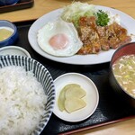 Azamiya - ポークソテー定食  労働者向けの濃い目の味付けでご飯がグイグイ進む！これぞ市場メシって感じ！