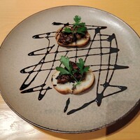 別邸 壽 - 
                      
                      
                      逸品　フォアグラのカナッペ
                      　バルサミコ酢で、サッパリと　ワインが飲みたくなった