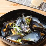 Mussels steamed in white wine with Pecorino Romano sauce