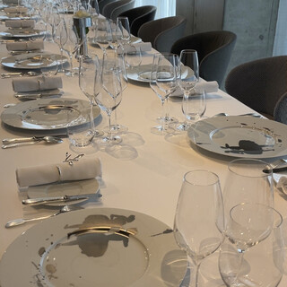 最大26名様
                                          着席にてご案内いたします