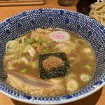 六厘舎 東京駅東京ラーメンストリート - つけめんのスープ