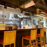 炭火焼肉衛門 - 店内