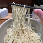 麺屋吉左右 - 麺リフトアップ