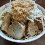 ラーメン荘 これが好きだから - 汁なし和え麺(200g、豚、チェダー、ニンニク、ヤサイ、上のタレ)