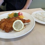 洋風料理 デリス - エビフライ  1,925円、ライス  330円