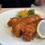 洋風料理 デリス - エビフライ　アップ